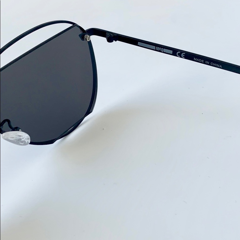 McQueen Unisex Sunglasses MQ0196S 001 Black Smoke - Picture 7 of 7